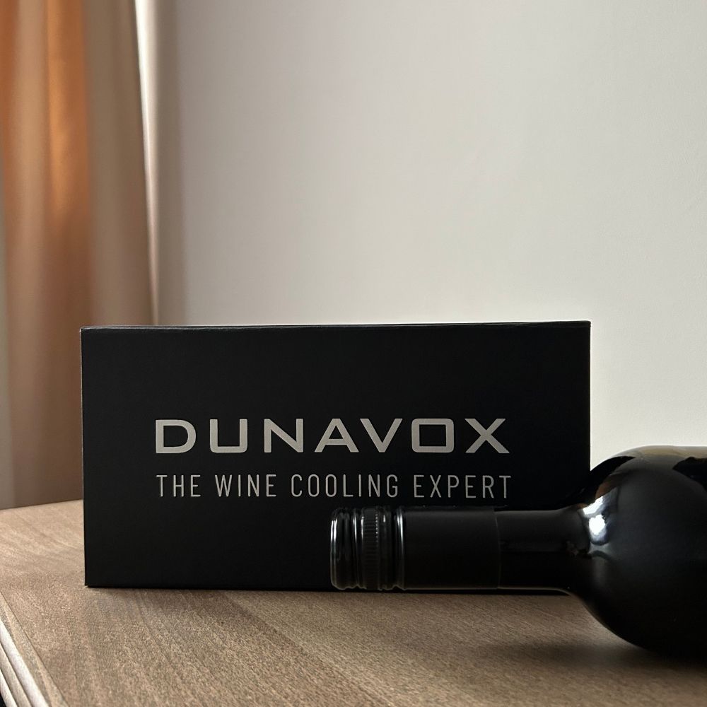 Díszdoboz - fehér színű logóval